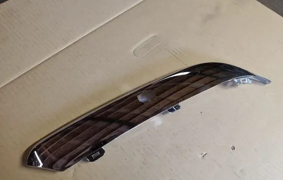 Chrysler 300 - 300C Front bumper splitter molding 04806124AA