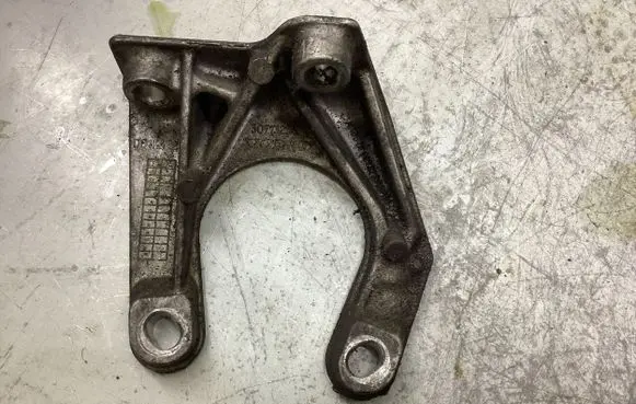 Volvo V70 Front differential bracket 30713236