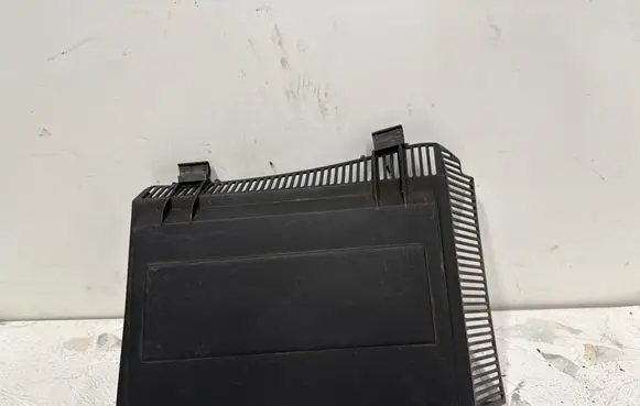 BMW 5 E39 Air filter box cover 8379627