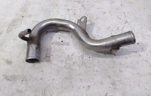 Lexus CT 200H Engine coolant pipe/hose