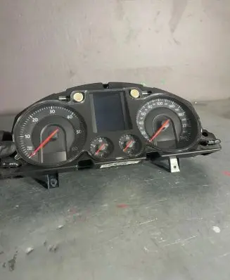 Volkswagen PASSAT B6 Speedometer (instrument cluster) A2C53145550