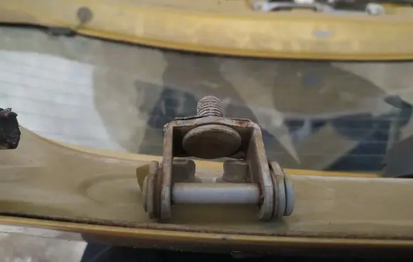 Toyota Yaris Tailgate/trunk/boot hinge
