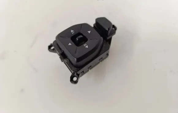 Wing mirror switch
