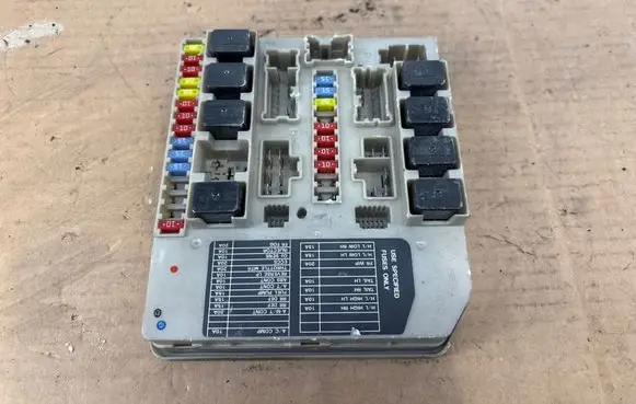 Nissan Note (E11) Fuse box set 284B7AX61A R0038 8G24