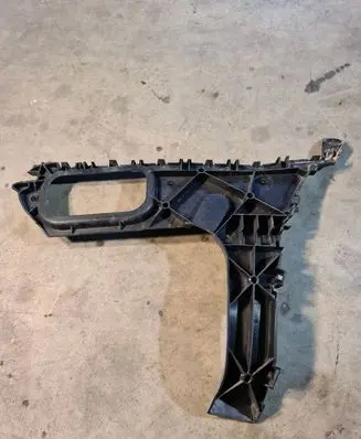 Audi Q7 4L Bumper support mounting bracket corner 4L0807454A