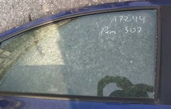 Peugeot 307 Front door window glass four-door 