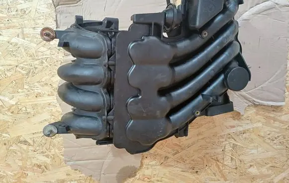 Volkswagen Golf IV Intake manifold 06A133205G