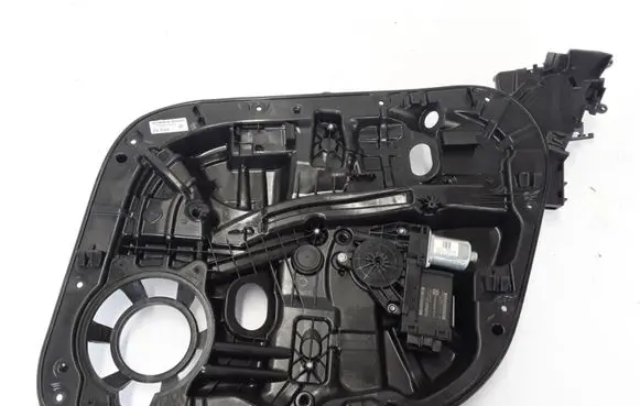 Rear window lifting mechanism without motor