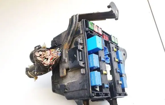 Suzuki Grand Vitara II Fuse box set 5683ya1