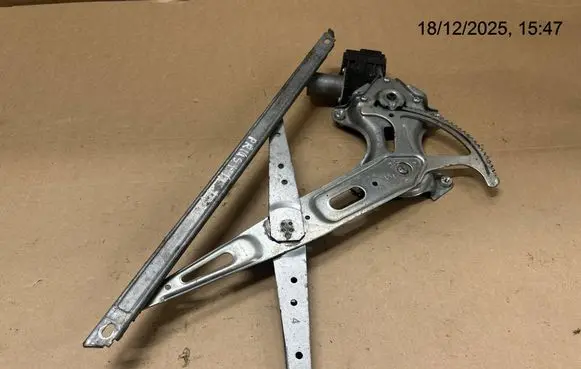 Toyota Prius+ (ZVW40) Front door window regulator with motor 8571062010