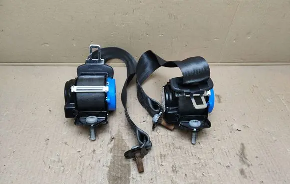 Ford Fusion II Set of seat belts 1045494N97-5