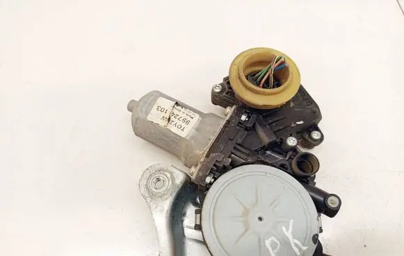 Toyota Corolla Verso AR10 Front door window regulator motor 698200F010