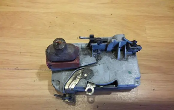 Peugeot 406 Front door lock