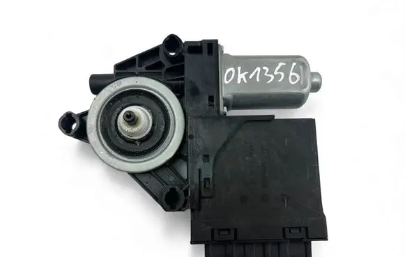 Volvo V40 Front door window regulator motor 31674755