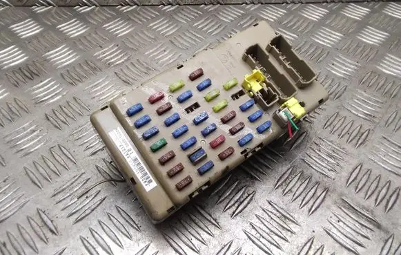 Subaru Legacy Fuse module 82201AG000