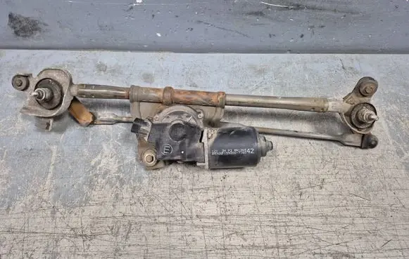 Mitsubishi Outlander Front wiper linkage and motor