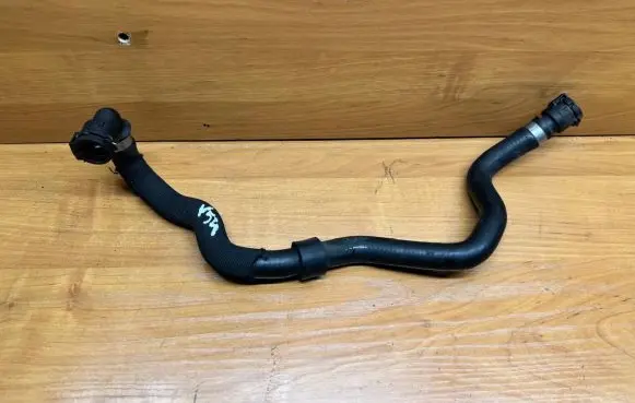 Coolant pipe/hose