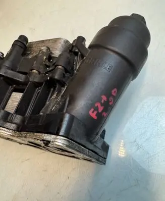 Oil filter mounting bracket
