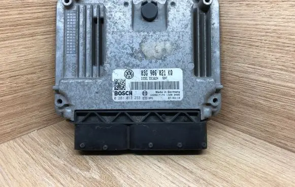 Volkswagen Golf Plus Engine control unit/module 03G906021KQ 1039S17174 0281013233