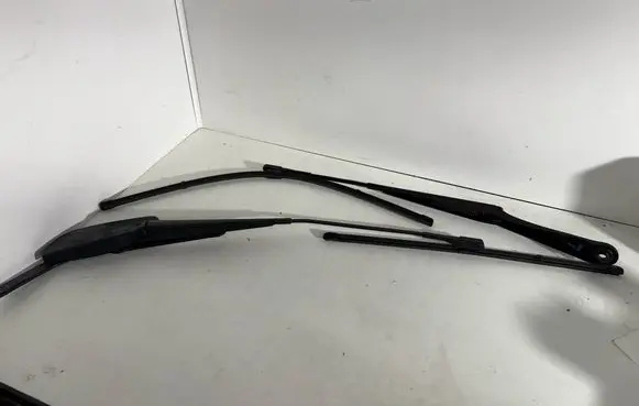 Mercedes-Benz B W246 W242 Windshield/front glass wiper blade A2468202000 A2468201800