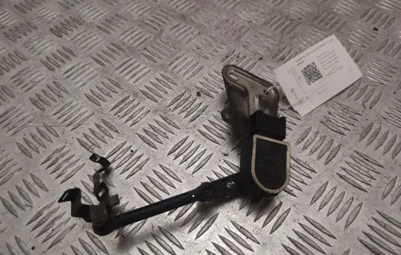 Headlight/headlamp level sensor