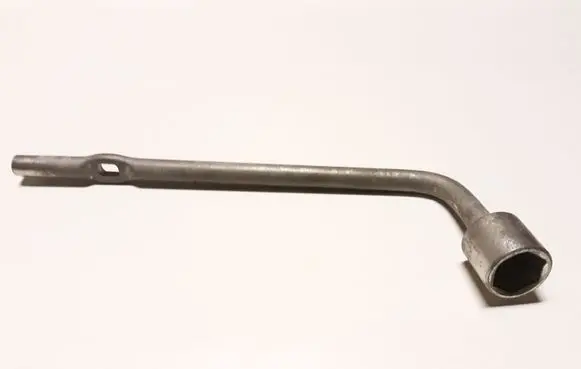 Mitsubishi Outlander Wheel nut wrench 
