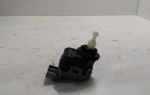 Opel Astra G Headlight level adjustment motor 90590665