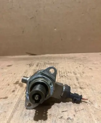 Volkswagen Golf VI Mechanical fuel pump 03C1270260