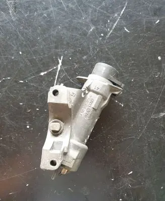 Volkswagen PASSAT B5.5 Ignition lock 4B0905851C