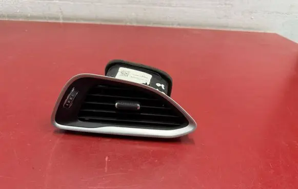 Chrysler Pacifica Dashboard side air vent grill/cover trim 6EC031X9AB
