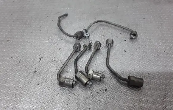 Chrysler Voyager Fuel injector supply line/pipe 