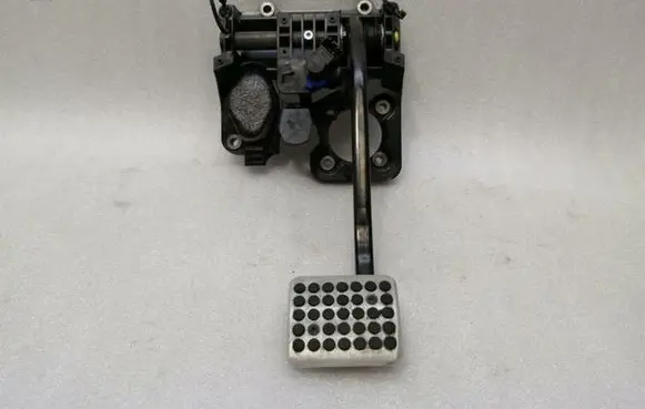 Aston Martin Vantage III Brake pedal 4G432450DG