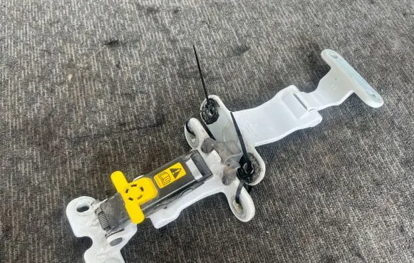 Ford Transit Courier Tailgate/trunk/boot hinge