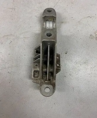 BMW 8 G15 Sway bar bush bracket, front 6884012 31356884012