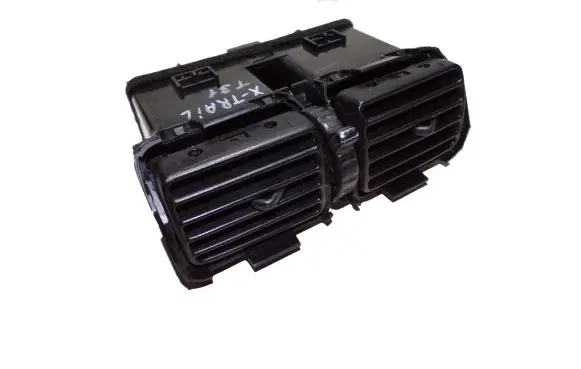 Nissan X-Trail T31 Dash center air vent grill 687944P000