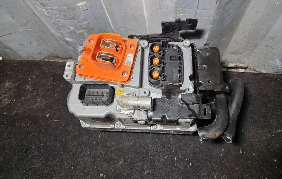 BMW 3 F30 F35 F31 Power management control unit 0437508243 8679699 16B317000036