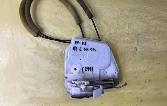 Mazda 6 Front door lock F96G15R2