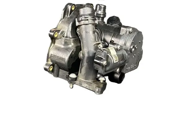 Volkswagen Golf VII Water pump 06L121111H
