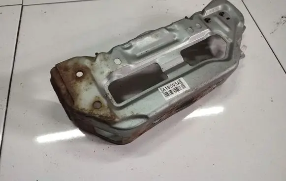 Toyota Yaris Headlight/headlamp mounting bracket 