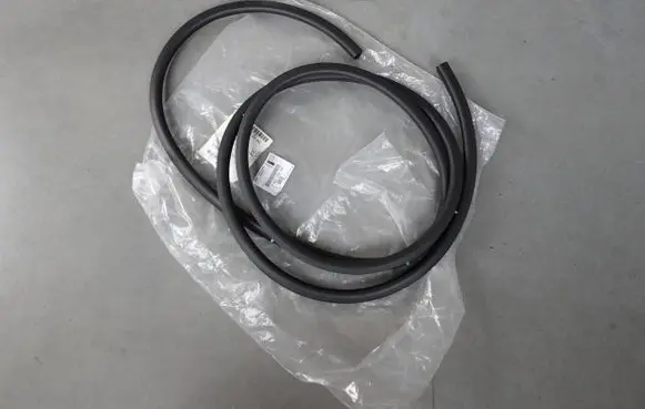 Opel Insignia B Front door rubber seal YR00249780