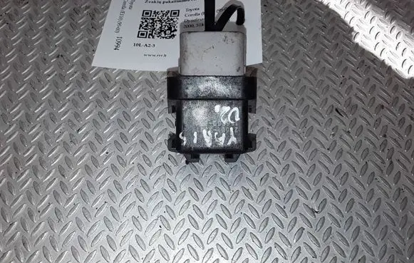 Toyota Corolla E110 Glow plug pre-heat relay 2861067010
