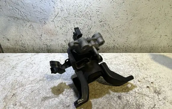 Toyota Auris E180 Engine mount bracket