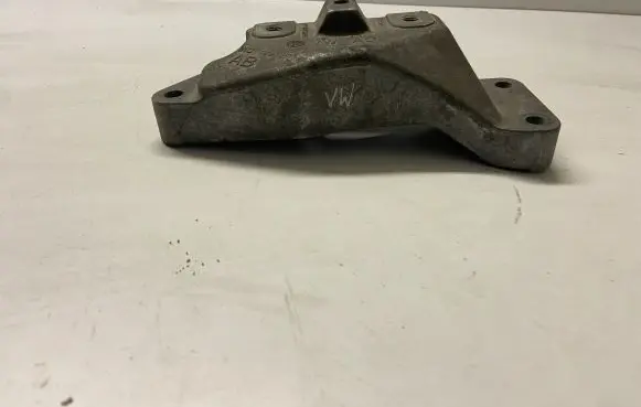 Volkswagen PASSAT B7 USA Gearbox mounting bracket 1K0199117AB