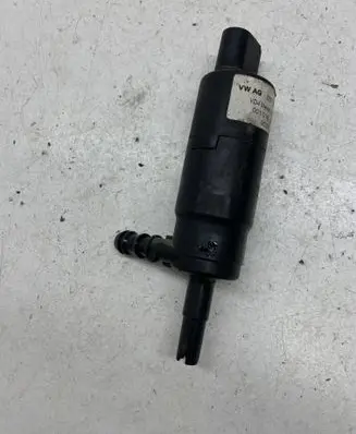 Volkswagen PASSAT B6 Headlight washer pump 3B7955681