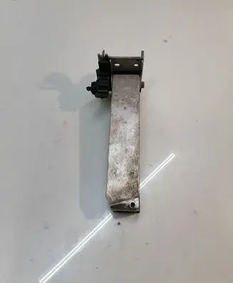 BMW 5 F10 F11 Radiator mount bracket 7186513