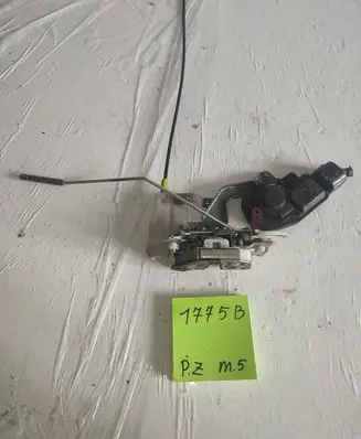 Peugeot 107 Front door lock 89789789