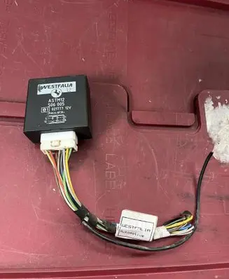 Volkswagen PASSAT B5.5 Tow bar relay 506005 ASTM12 E1021777