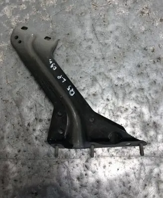 Audi Q5 SQ5 Fender mounting bracket 8R0821135