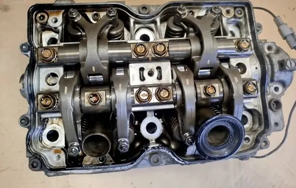 Subaru Forester SG Engine head 
