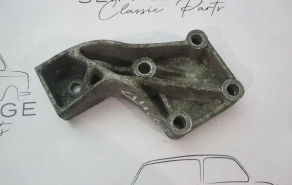 Peugeot 405 Engine mounting bracket